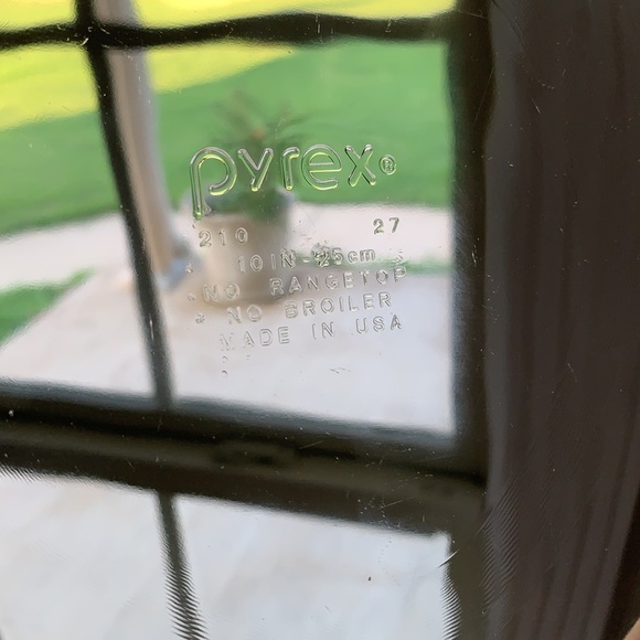 pyrex (2) 10 inch glass pie pans - Picture 2 of 4